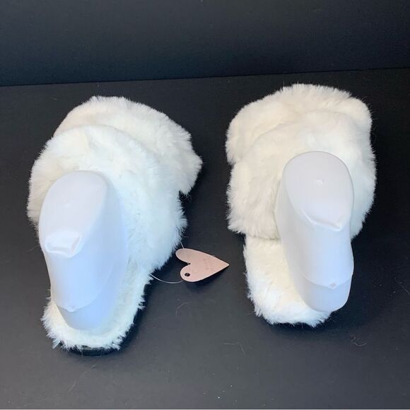Willow Collective White Faux Fur Slippers - Picture 4 of 5